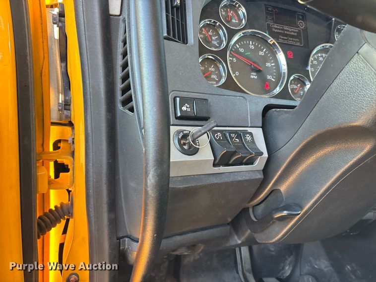 image for item ER4713 2022 Kenworth T680 semi truck