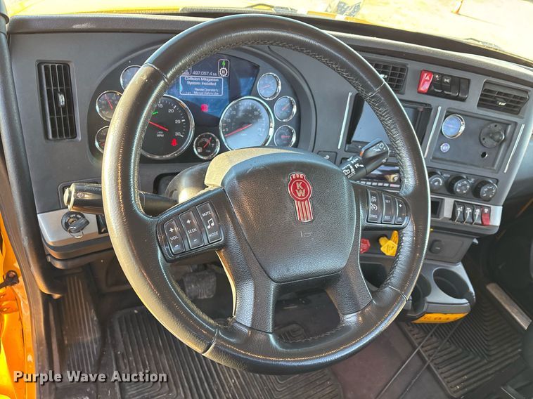 image for item ER4713 2022 Kenworth T680 semi truck