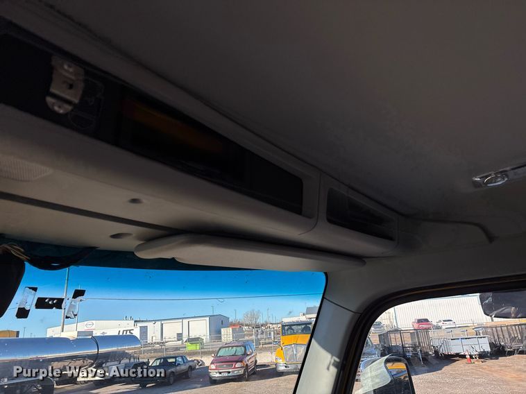 image for item ER4713 2022 Kenworth T680 semi truck