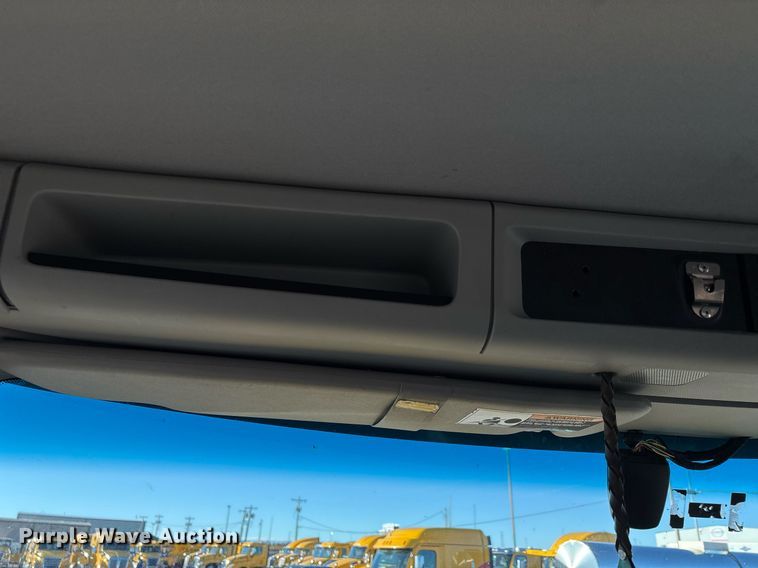 image for item ER4713 2022 Kenworth T680 semi truck