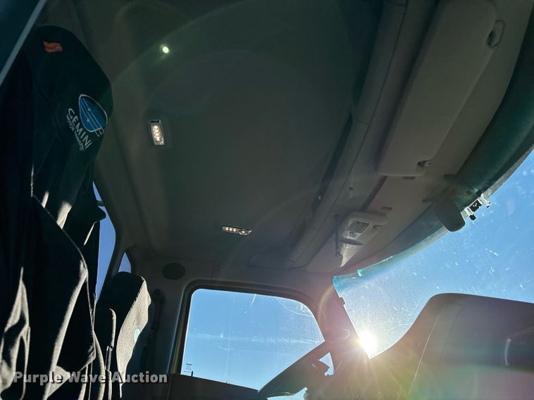 image for item ER4713 2022 Kenworth T680 semi truck