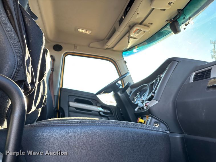 image for item ER4713 2022 Kenworth T680 semi truck