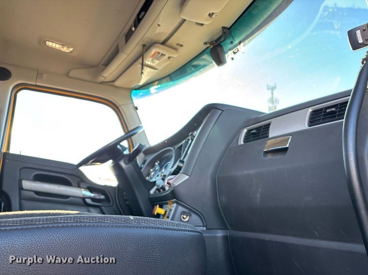 image for item ER4713 2022 Kenworth T680 semi truck