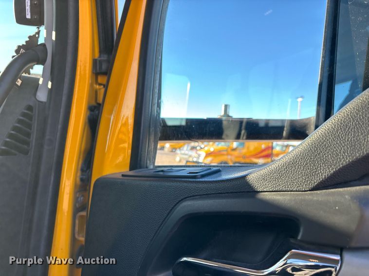 image for item ER4713 2022 Kenworth T680 semi truck