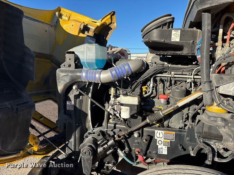 image for item ER4713 2022 Kenworth T680 semi truck