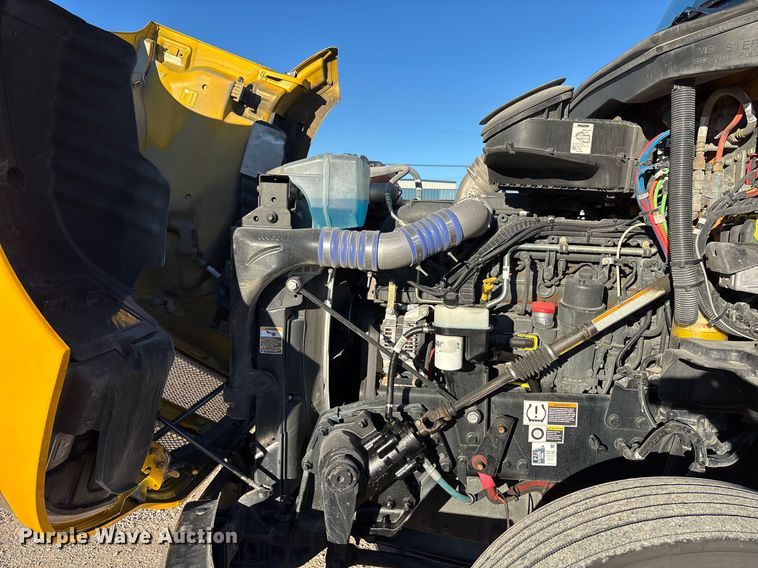 image for item ER4713 2022 Kenworth T680 semi truck