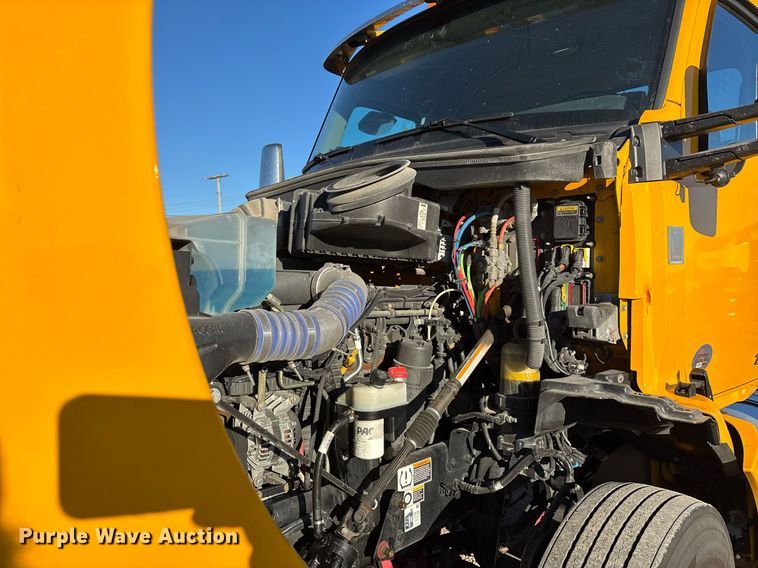 image for item ER4713 2022 Kenworth T680 semi truck