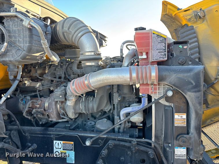 image for item ER4713 2022 Kenworth T680 semi truck