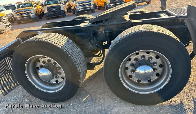 image for item ER4713 2022 Kenworth T680 semi truck