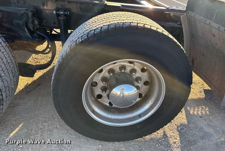 image for item ER4713 2022 Kenworth T680 semi truck