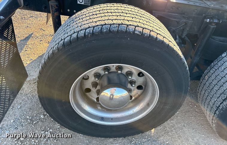 image for item ER4713 2022 Kenworth T680 semi truck