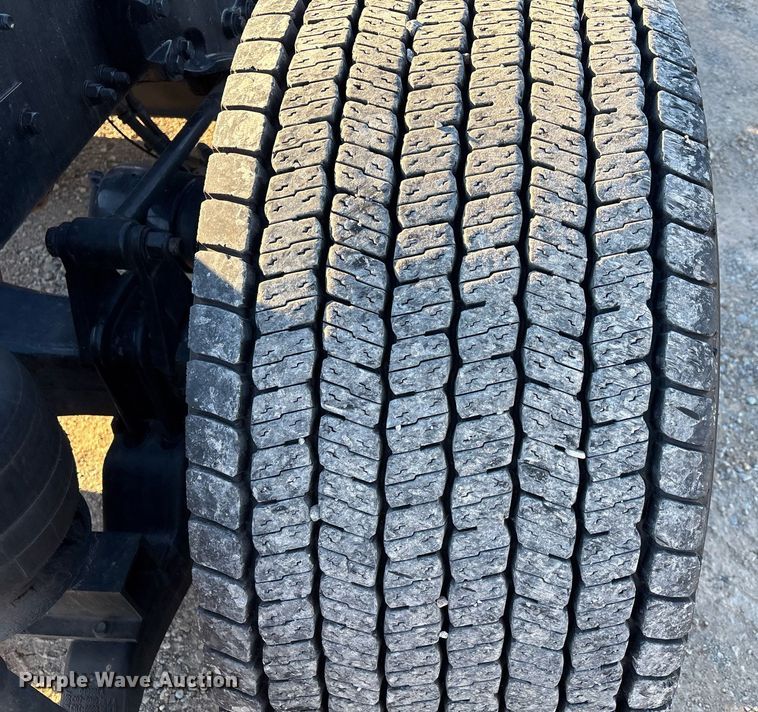 image for item ER4713 2022 Kenworth T680 semi truck