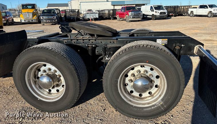 image for item ER4713 2022 Kenworth T680 semi truck
