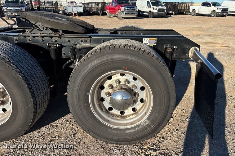 image for item ER4713 2022 Kenworth T680 semi truck