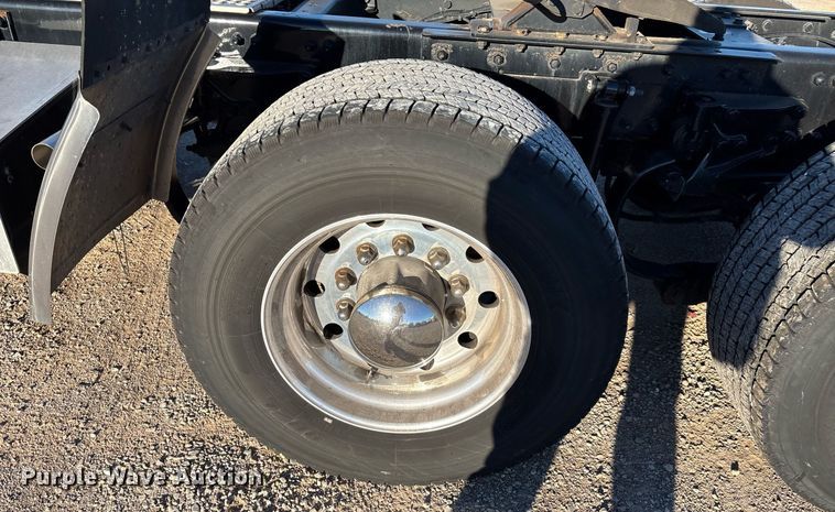 image for item ER4713 2022 Kenworth T680 semi truck