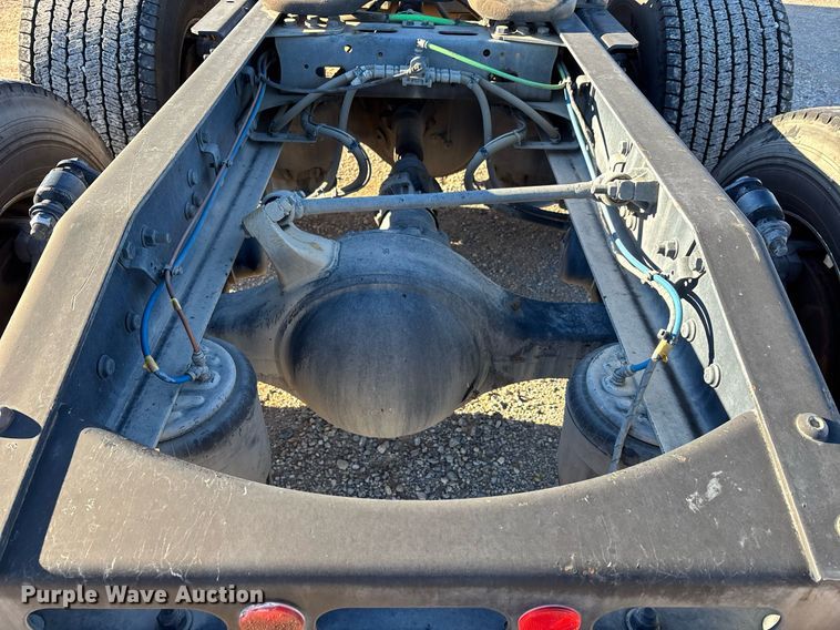 image for item ER4716 2020 Freightliner Cascadia 126 semi truck