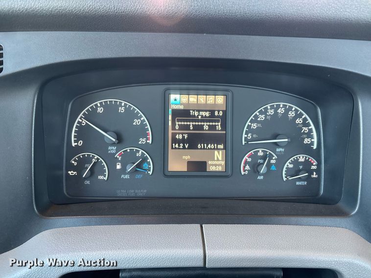 image for item ER4716 2020 Freightliner Cascadia 126 semi truck