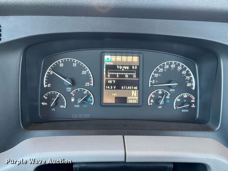 image for item ER4716 2020 Freightliner Cascadia 126 semi truck