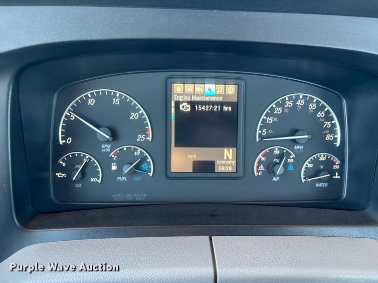 image for item ER4716 2020 Freightliner Cascadia 126 semi truck