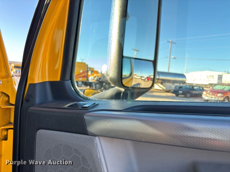 image for item ER4716 2020 Freightliner Cascadia 126 semi truck