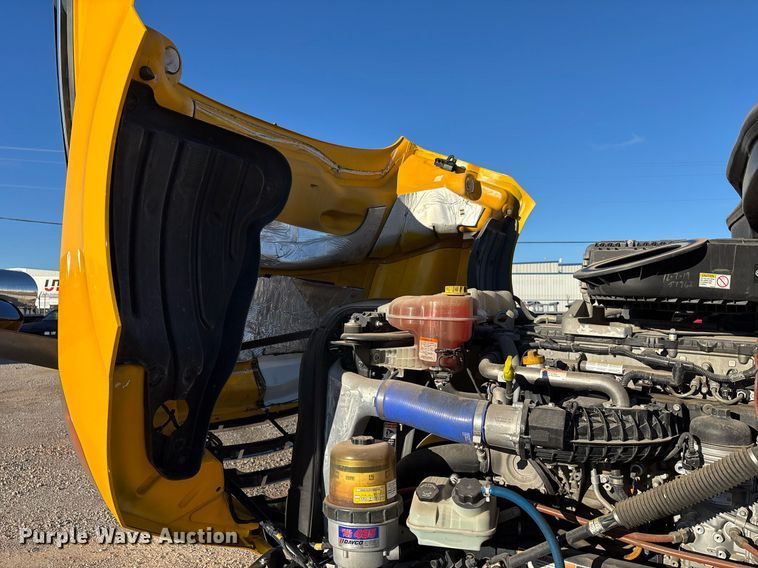 image for item ER4716 2020 Freightliner Cascadia 126 semi truck