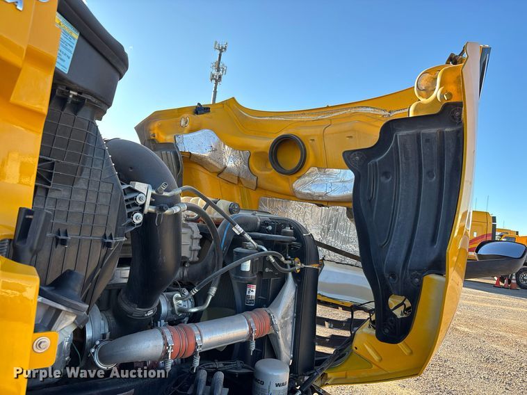 image for item ER4716 2020 Freightliner Cascadia 126 semi truck