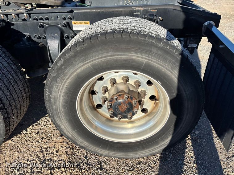 image for item ER4716 2020 Freightliner Cascadia 126 semi truck