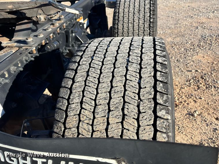 image for item ER4716 2020 Freightliner Cascadia 126 semi truck