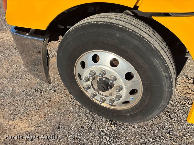 image for item ER4716 2020 Freightliner Cascadia 126 semi truck