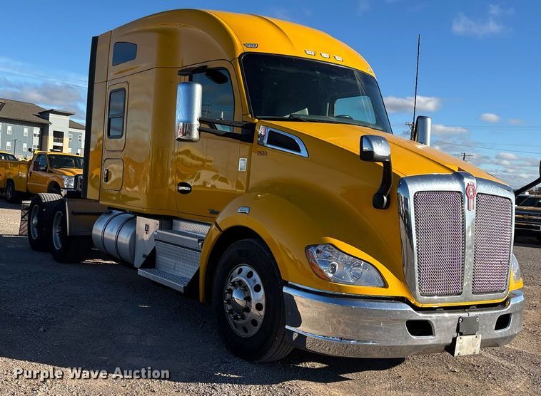 image for item ER4717 2019 Kenworth T680 semi truck