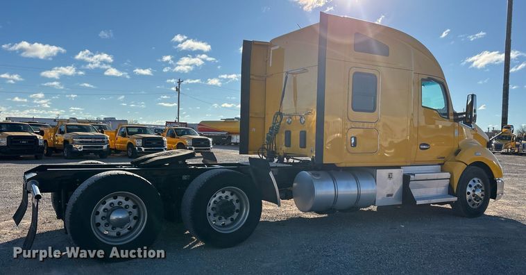 image for item ER4717 2019 Kenworth T680 semi truck