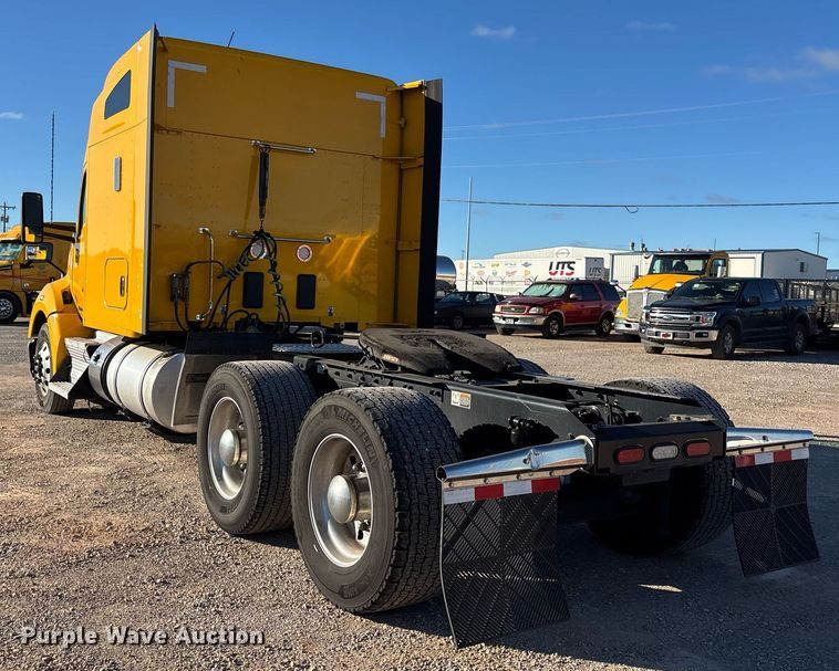 image for item ER4717 2019 Kenworth T680 semi truck