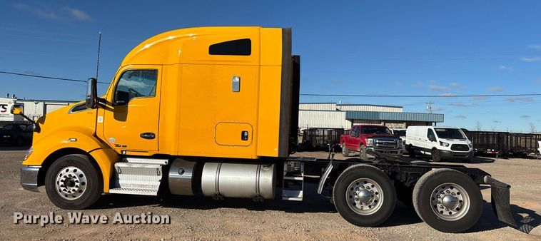 image for item ER4717 2019 Kenworth T680 semi truck