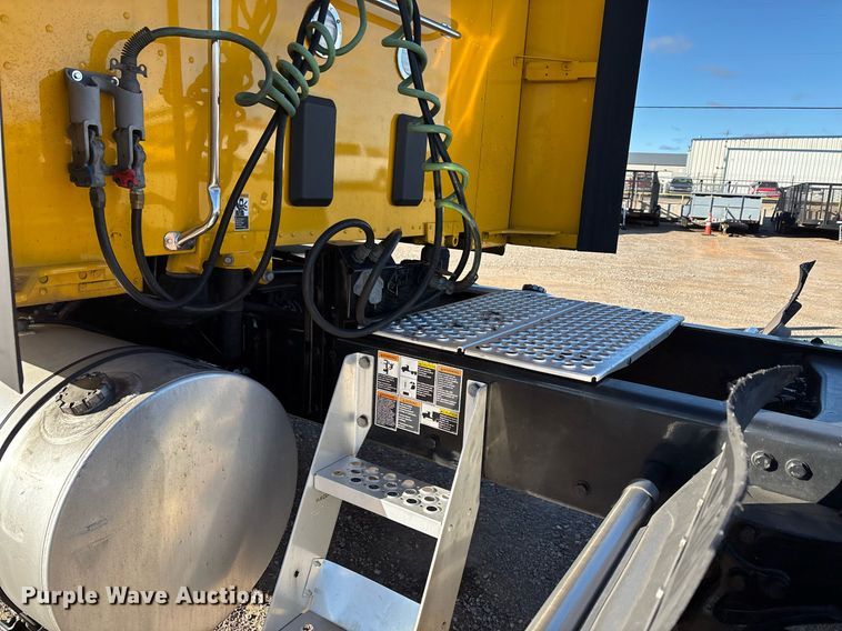 image for item ER4717 2019 Kenworth T680 semi truck