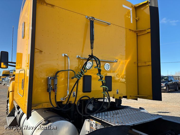 image for item ER4717 2019 Kenworth T680 semi truck