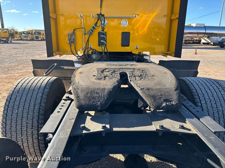 image for item ER4717 2019 Kenworth T680 semi truck