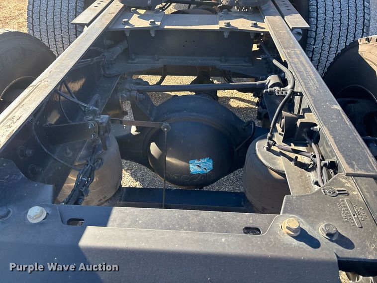 image for item ER4717 2019 Kenworth T680 semi truck