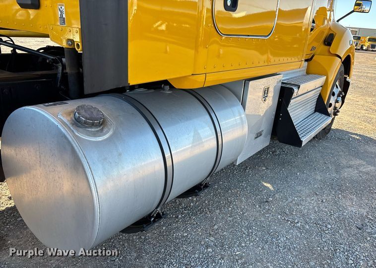 image for item ER4717 2019 Kenworth T680 semi truck