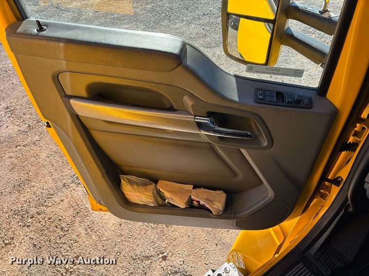 image for item ER4717 2019 Kenworth T680 semi truck