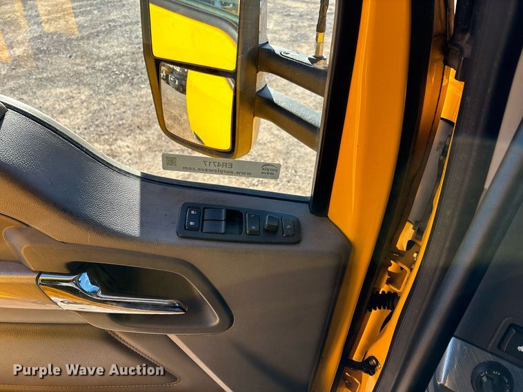 image for item ER4717 2019 Kenworth T680 semi truck