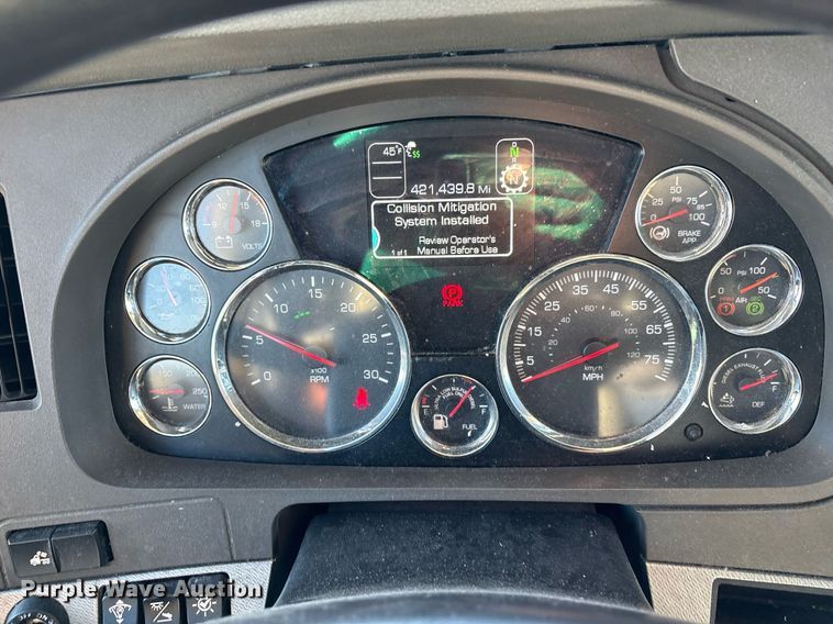 image for item ER4717 2019 Kenworth T680 semi truck