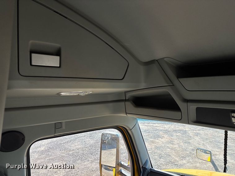 image for item ER4717 2019 Kenworth T680 semi truck