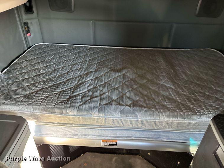 image for item ER4717 2019 Kenworth T680 semi truck