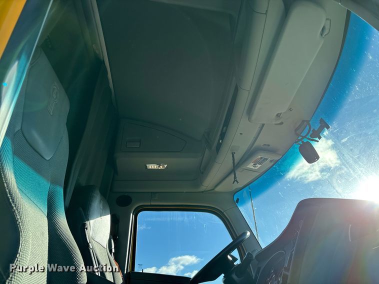 image for item ER4717 2019 Kenworth T680 semi truck