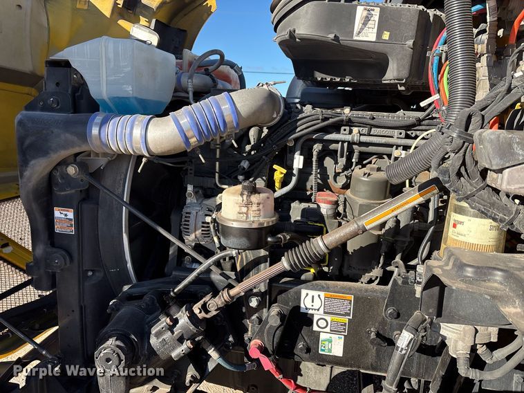 image for item ER4717 2019 Kenworth T680 semi truck