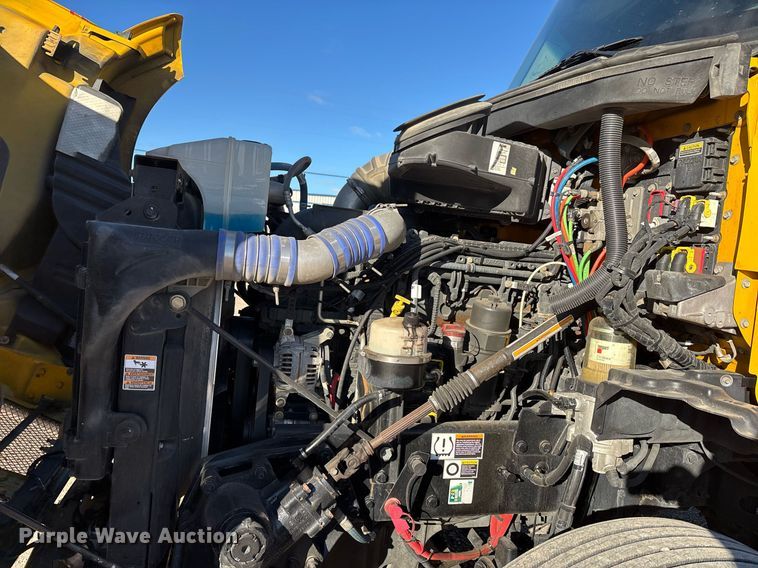 image for item ER4717 2019 Kenworth T680 semi truck