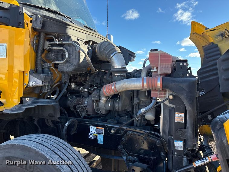 image for item ER4717 2019 Kenworth T680 semi truck