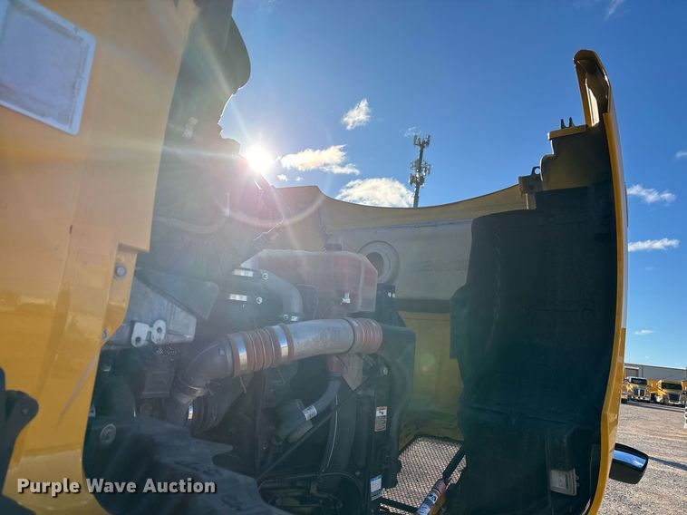 image for item ER4717 2019 Kenworth T680 semi truck