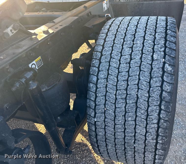 image for item ER4717 2019 Kenworth T680 semi truck