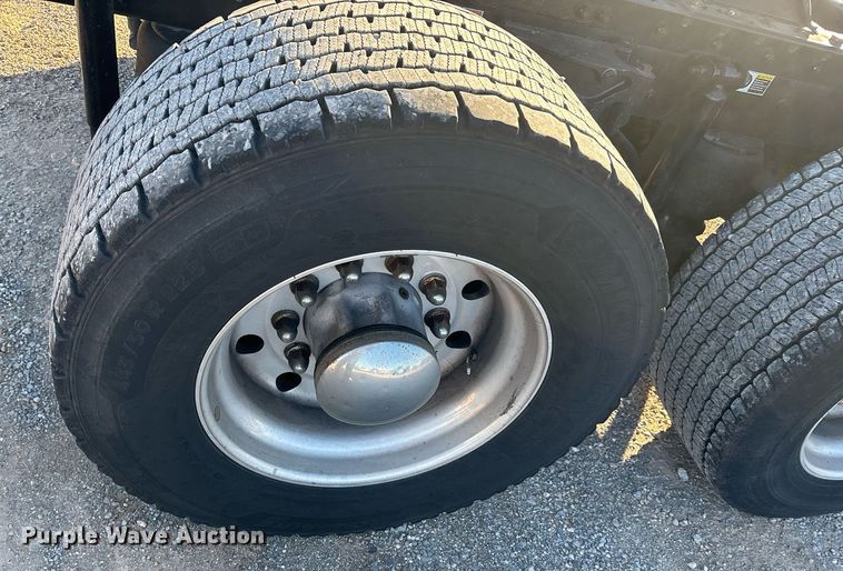 image for item ER4717 2019 Kenworth T680 semi truck